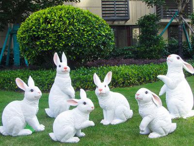 公园兔子雕塑
